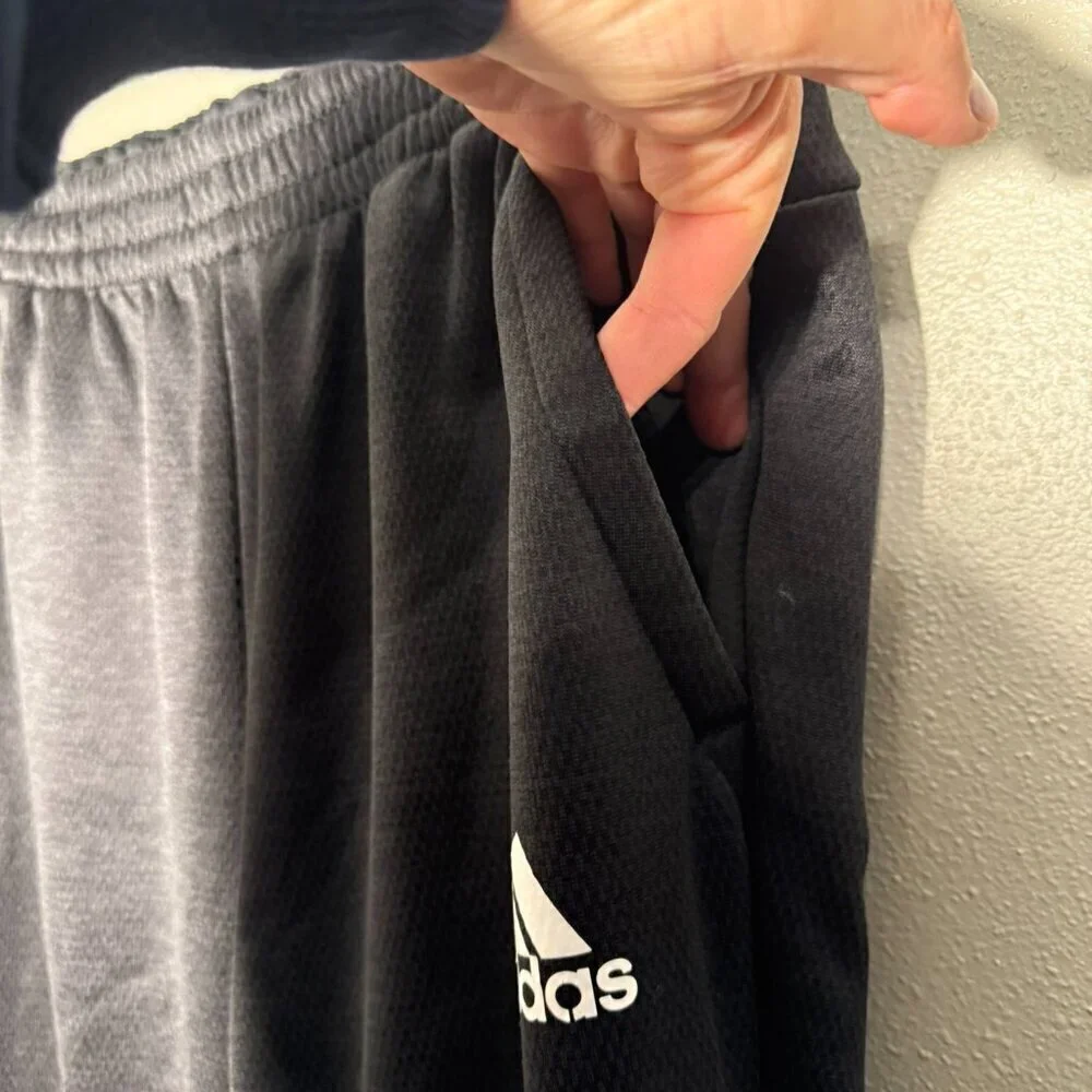 Adidas Joggers/Sweatpants - men's size medium - Picture 8 of 9